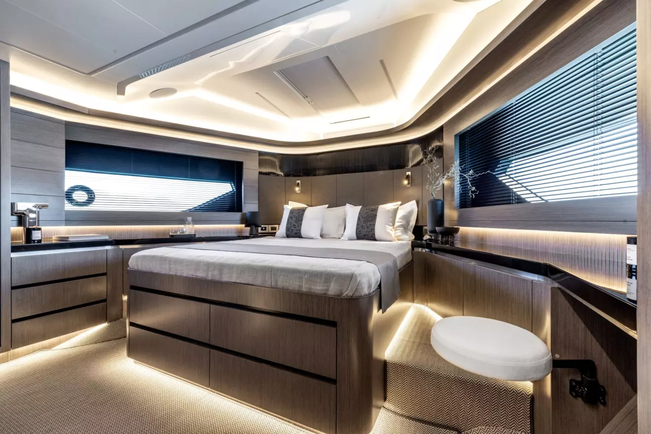 Pearl 63 - master cabin.jpg