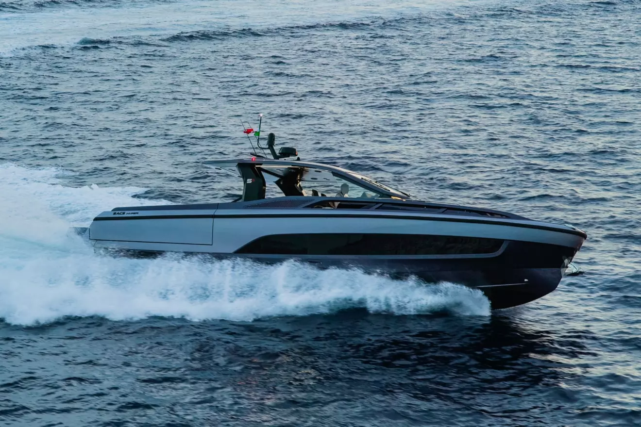 Side profile of the metallic blue SACS Hyper 5S gliding smoothly at high speed