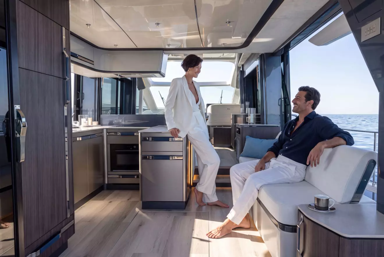 Galeon 570 Sky salon