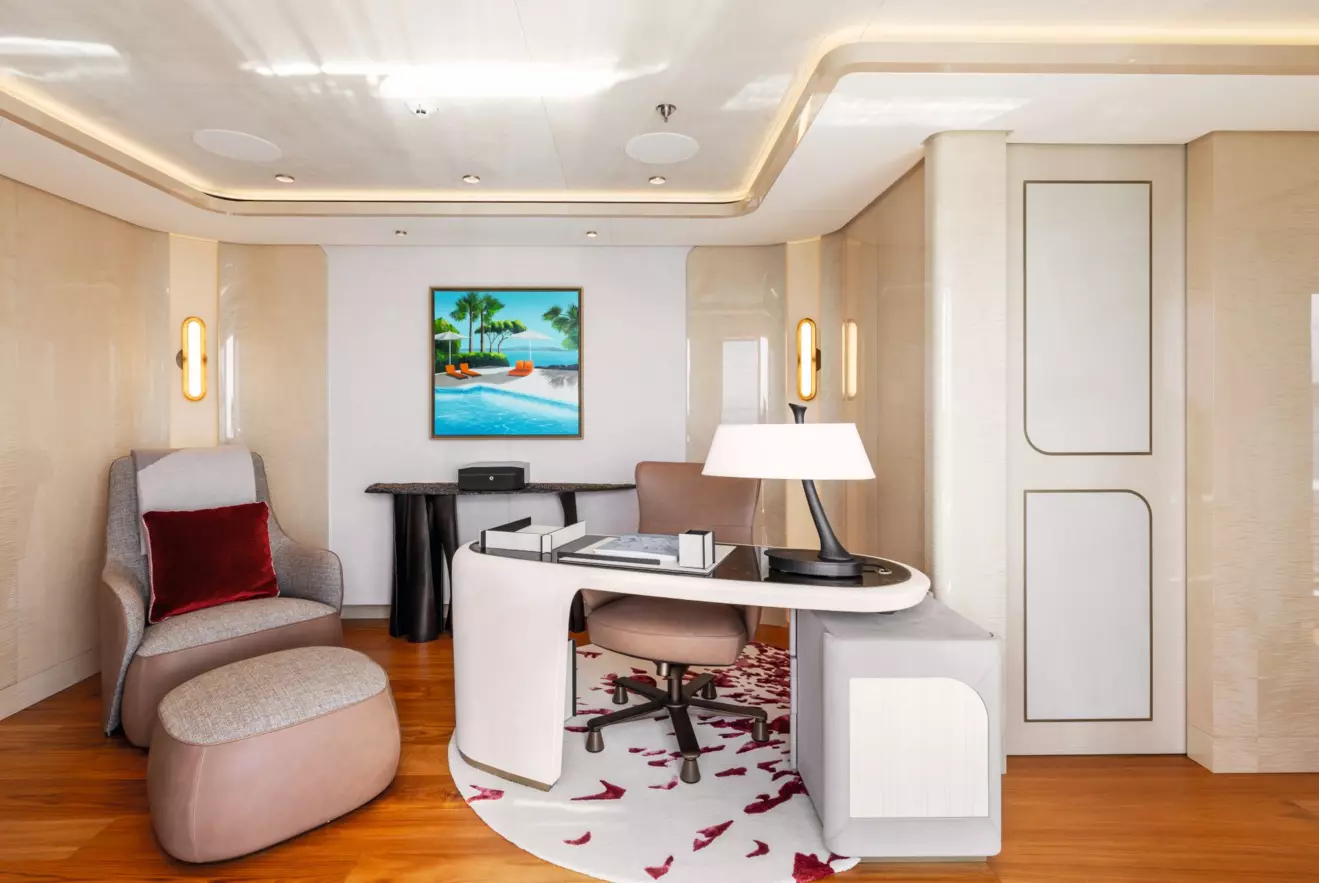 CRN Amor a Vida - upper deck owner studio.jpg