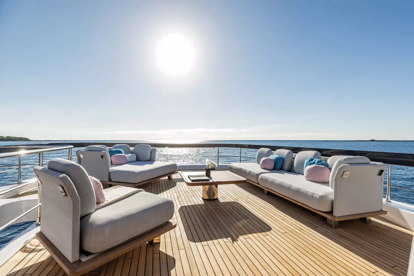 azimut-grande-26M-Flybridge-00.jpg
