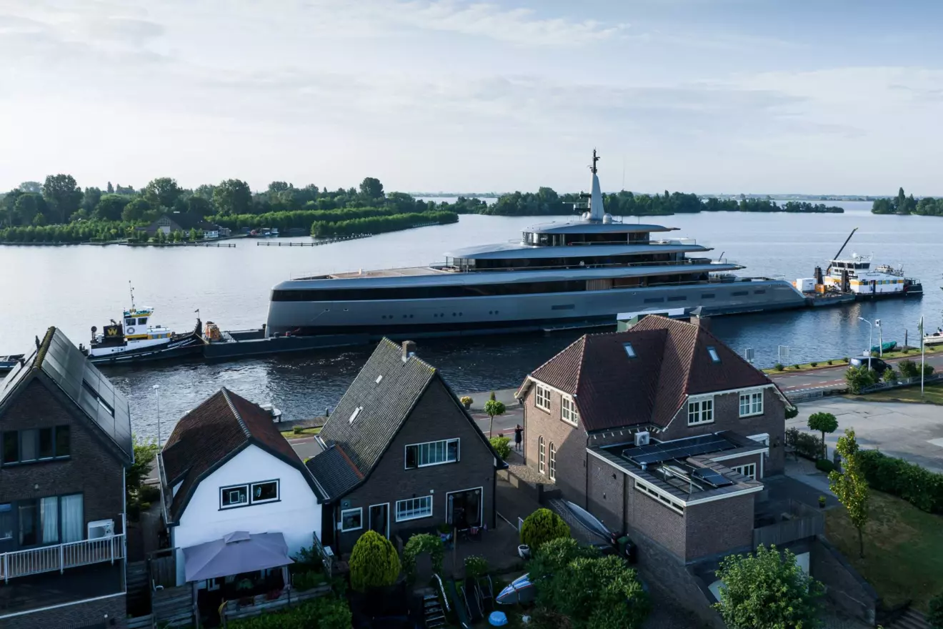 Feadship-710-Obsidian-2.jpg