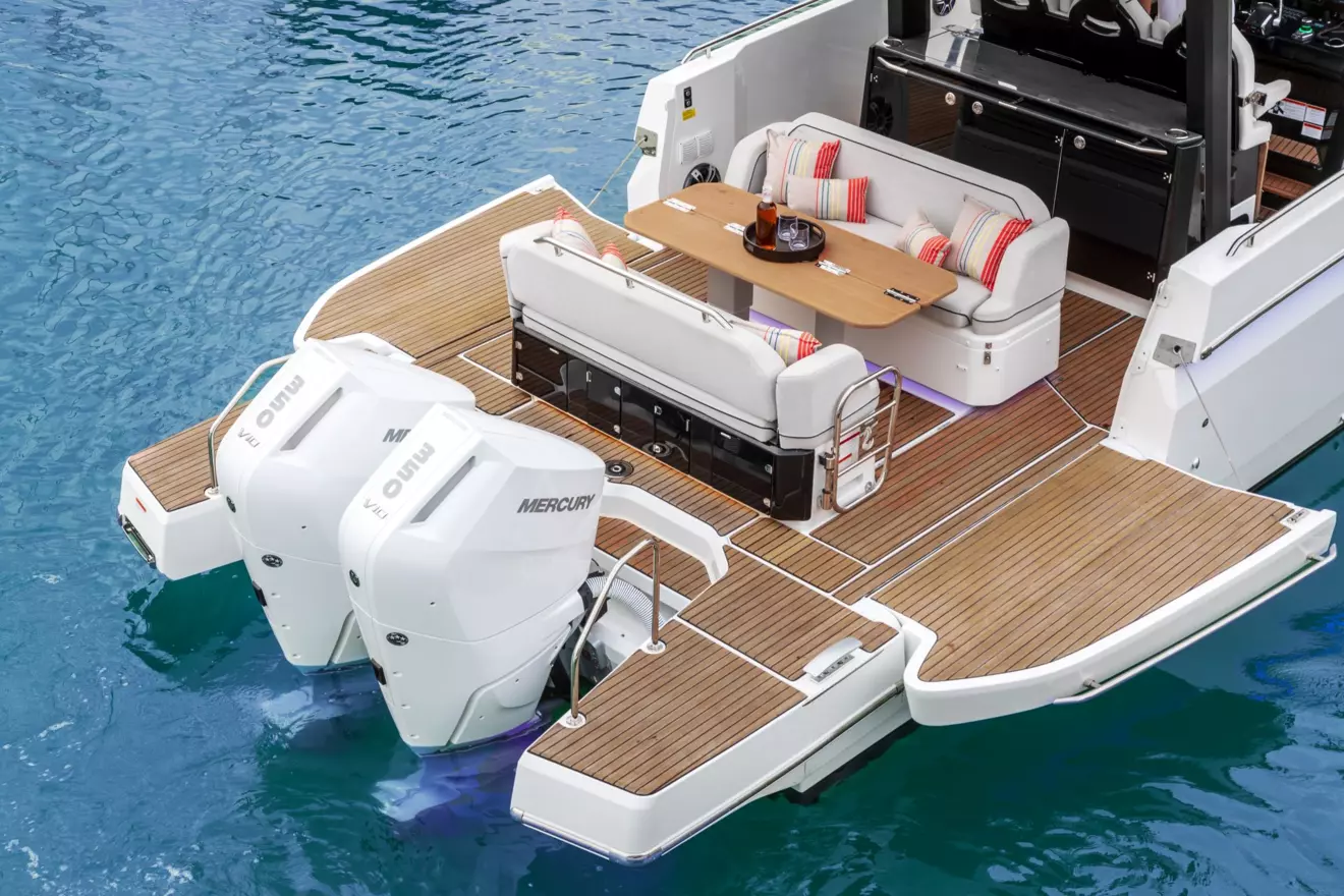 Beneteau Gran Turismo 35 beach club