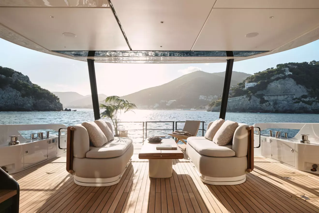 Azimut Fly 82 flybridge