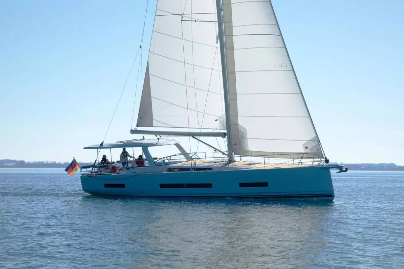 Hanse 590 - side view.jpg