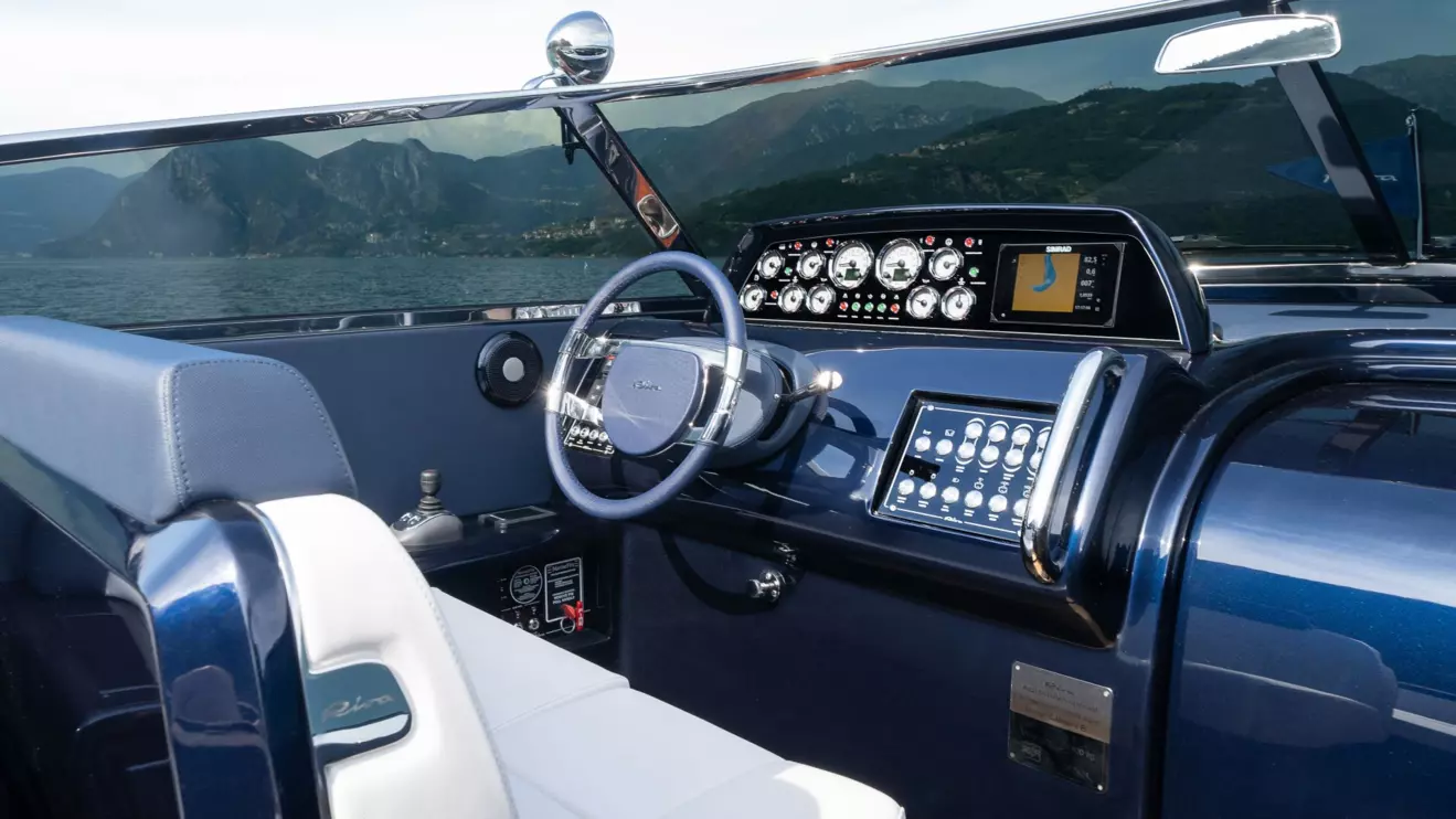 Riva Aquariva Special - cockpit.jpg