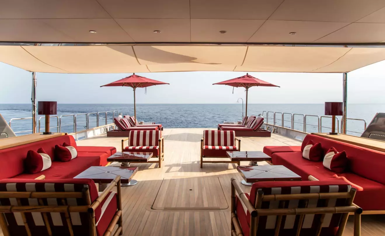 Masquenada yacht aft deck
