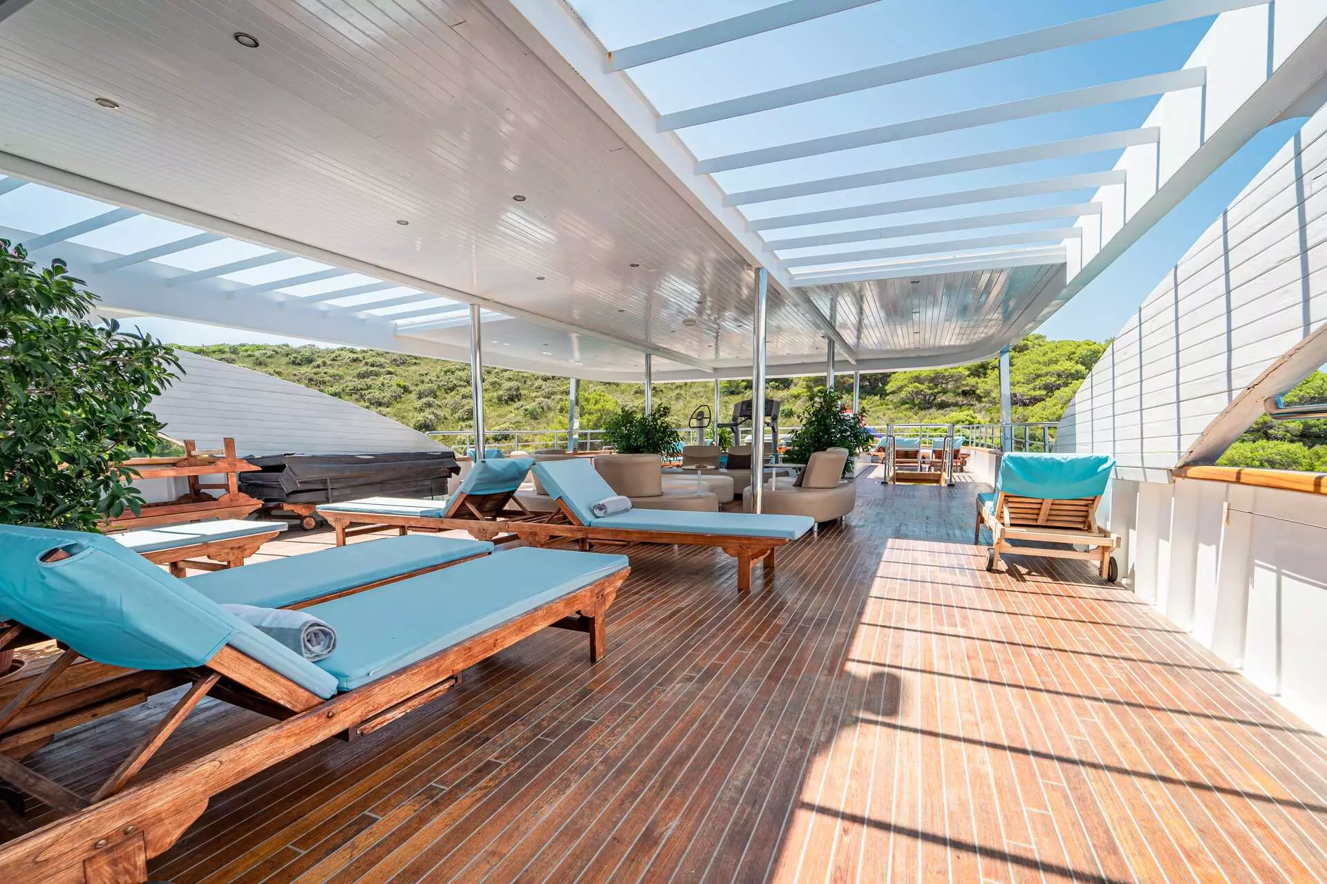 25. RIVA Sun deck.jpg