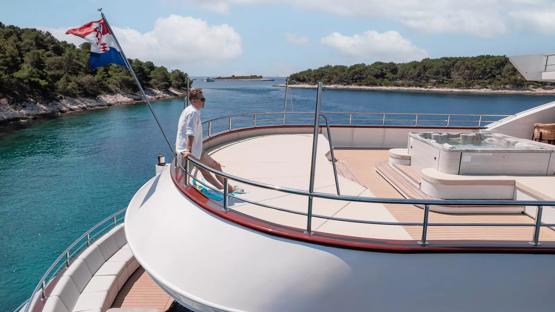 02 - Exterior - Sundeck (1).jpg