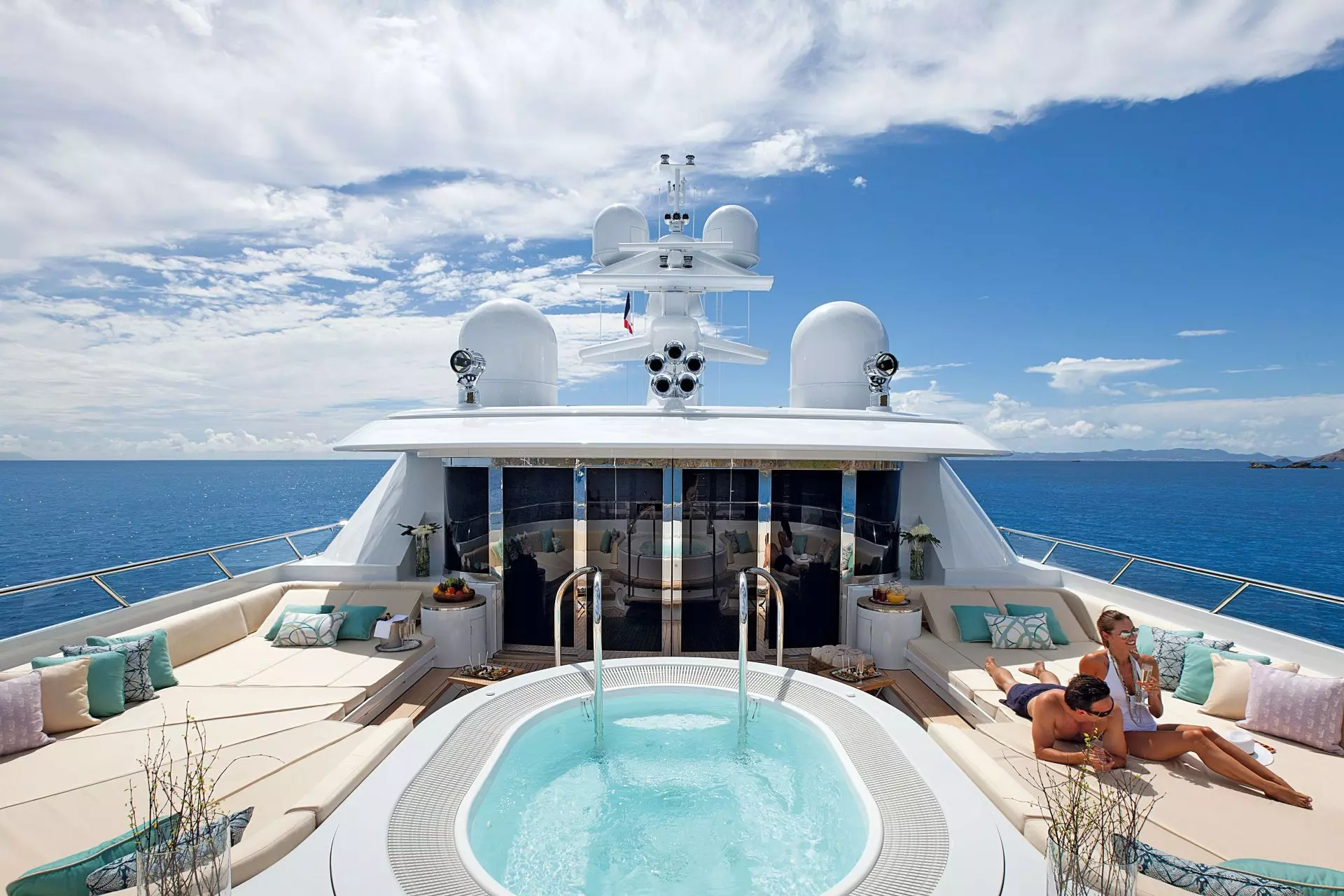 04-Lady Britt-deck jacuzzi.jpg