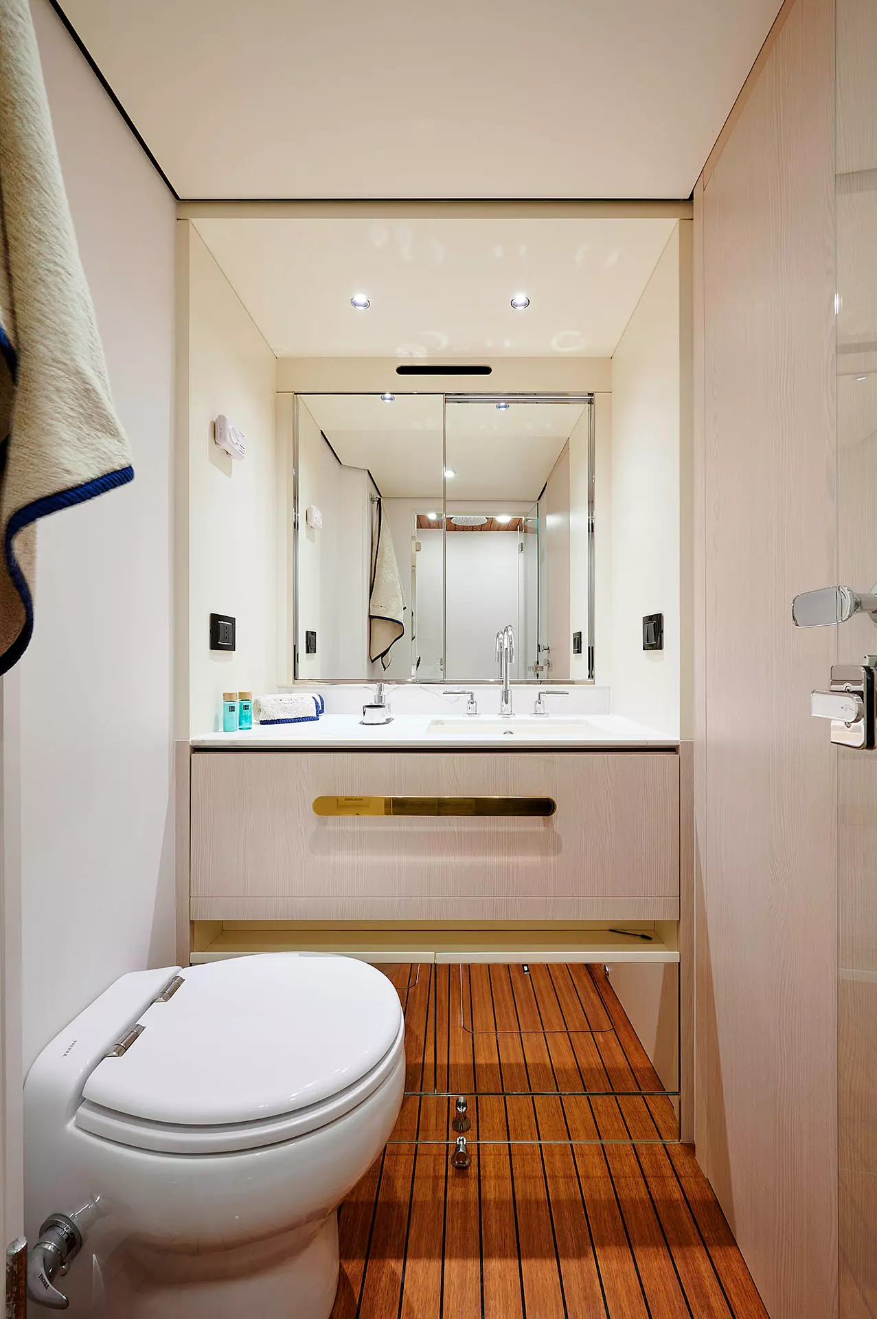 31 OMR Group Guest cabin bathroom _.JPG
