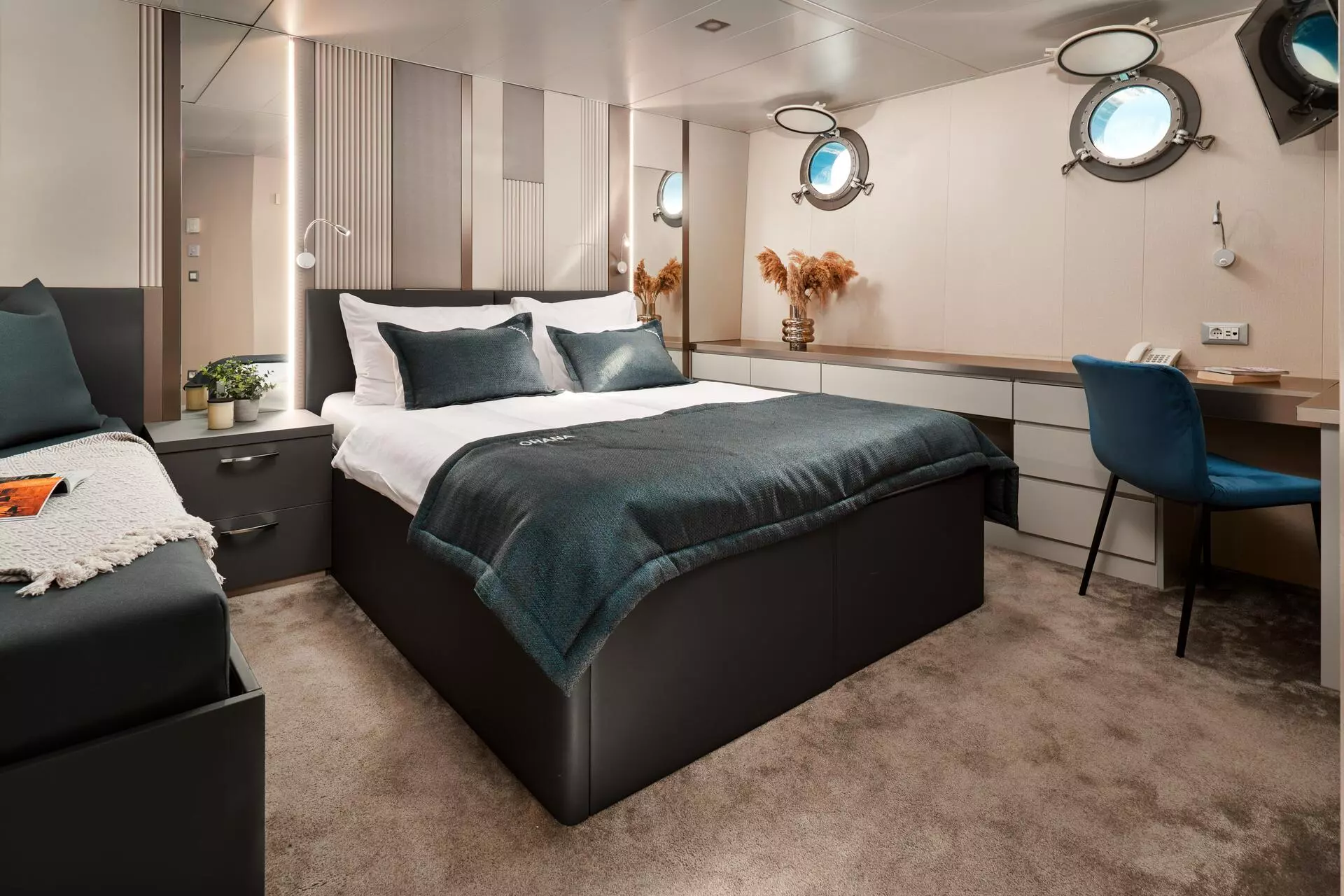 08 - Interior - Cabins - Triple Cabin (1).jpg