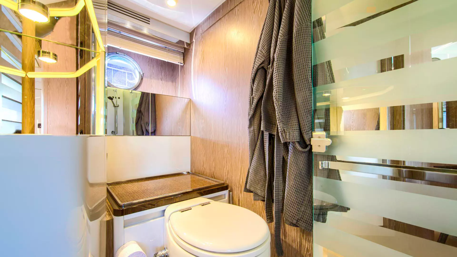 25-Azimut-S7-toilet _.JPG