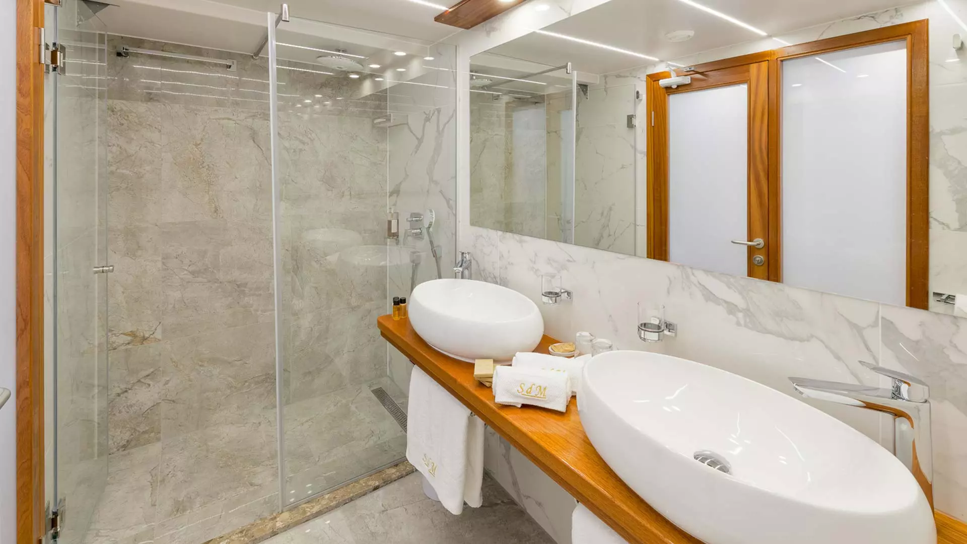 Yacht sinks