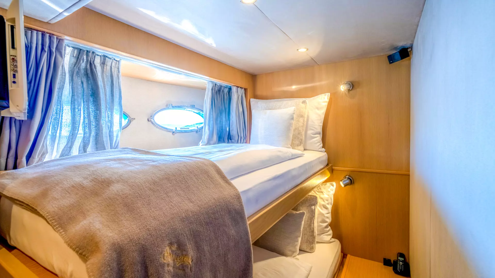 24-INSIEME-Bunk-bed-cabin_.jpg