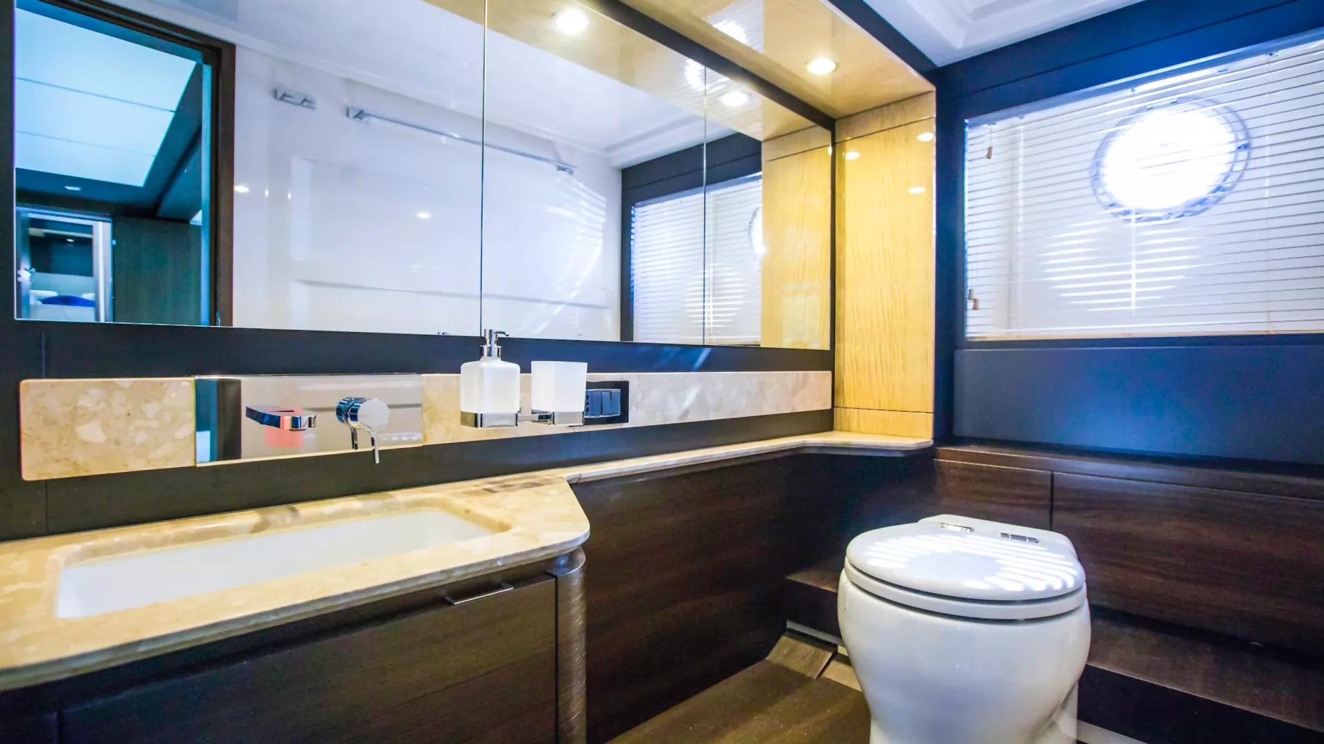 20-Tamara-II-bathroom.JPG