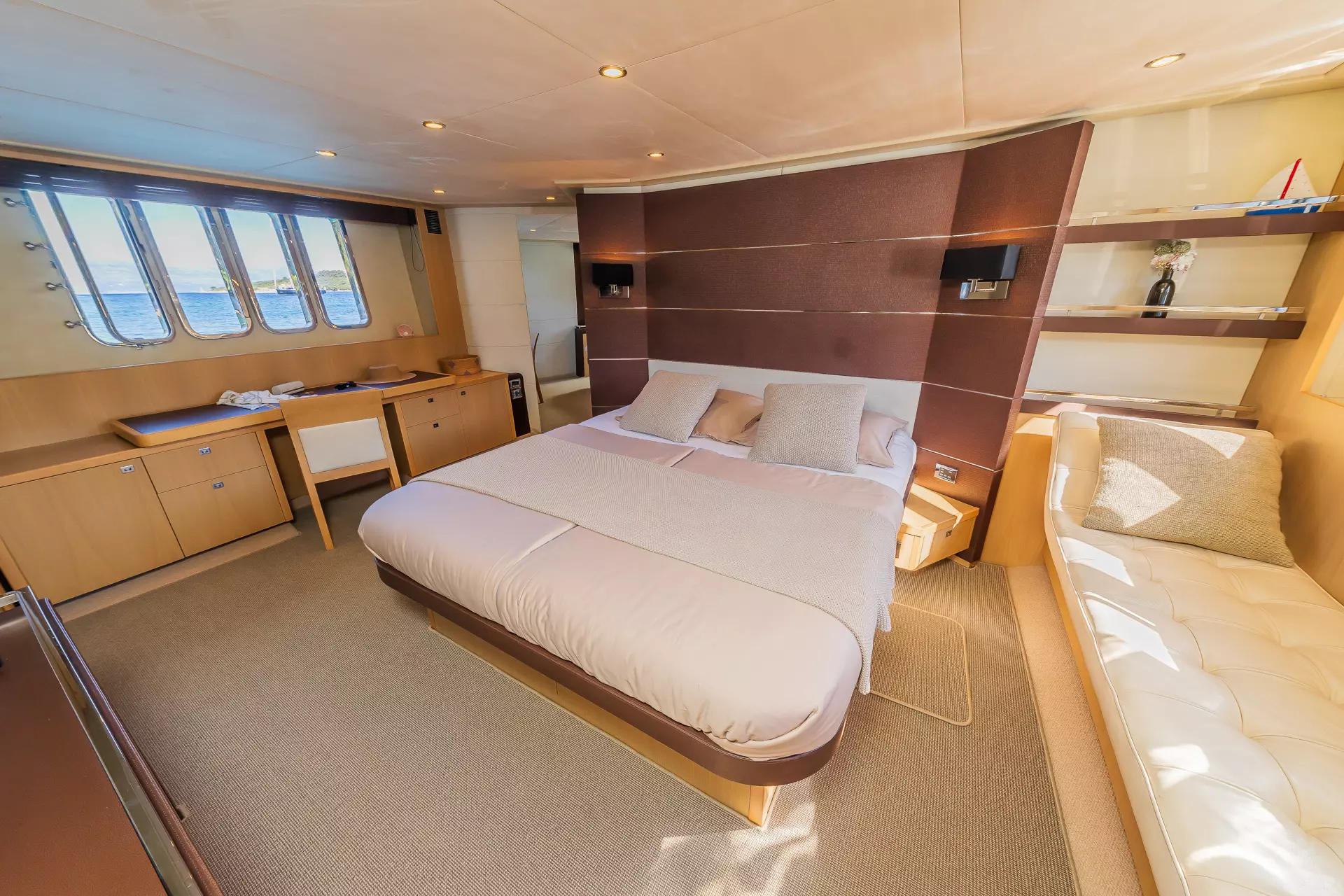 26-Gitana-II-Master-cabin_.jpg