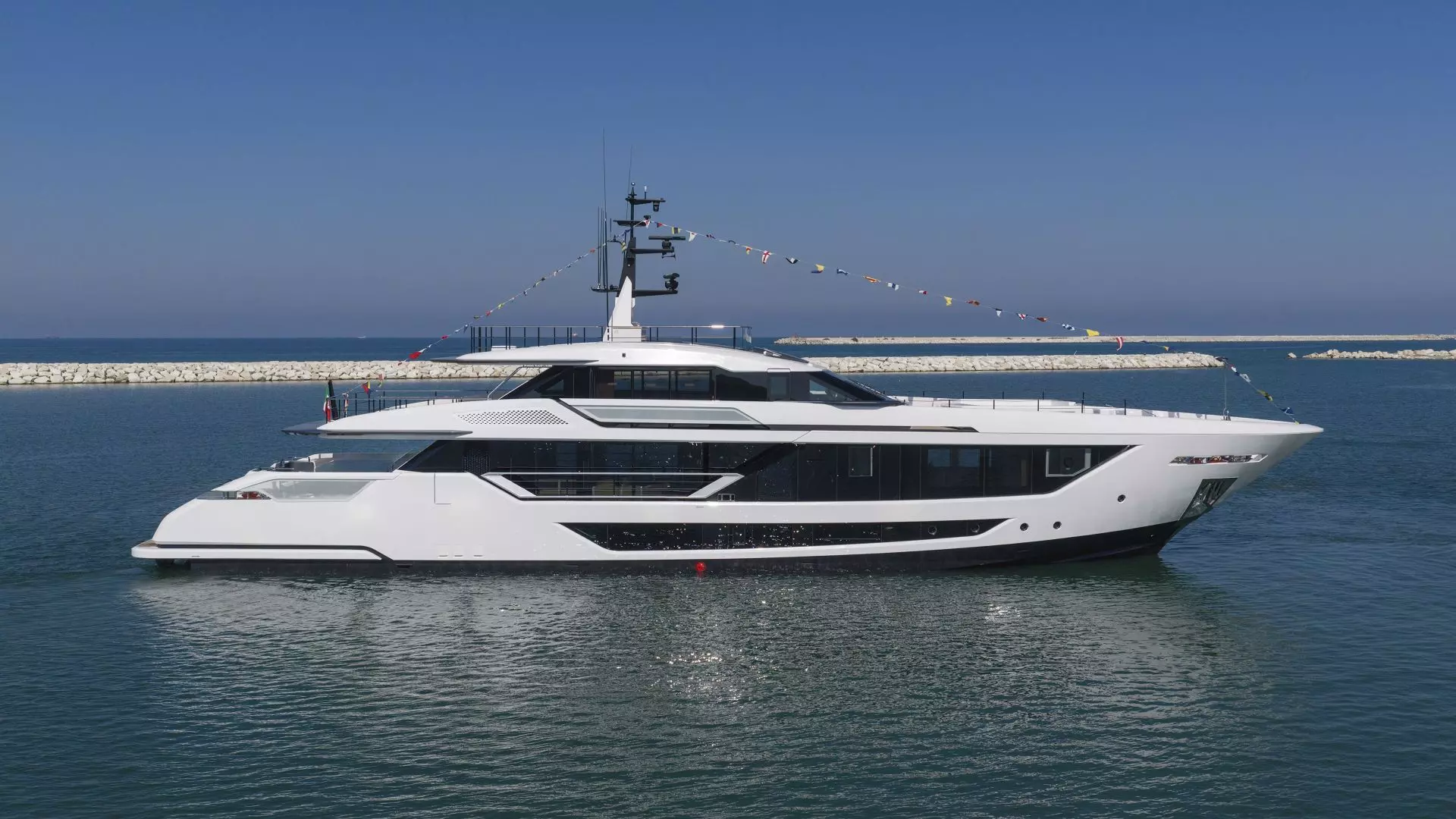 First Custom Line Saetta 128’ Launched
