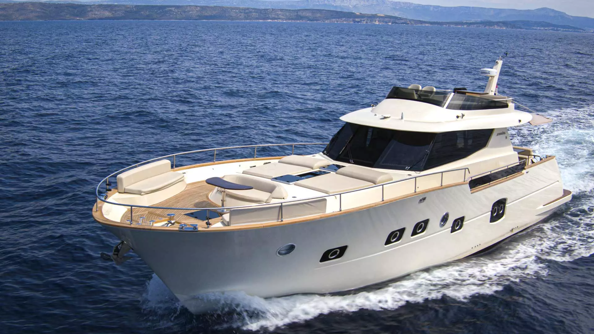 10-Monachus-70-PANTA-REI-easy-cruising.jpg