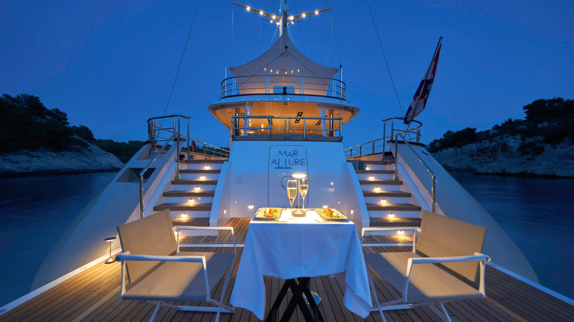 15-Mal-Allure-aft-night-view _.JPG