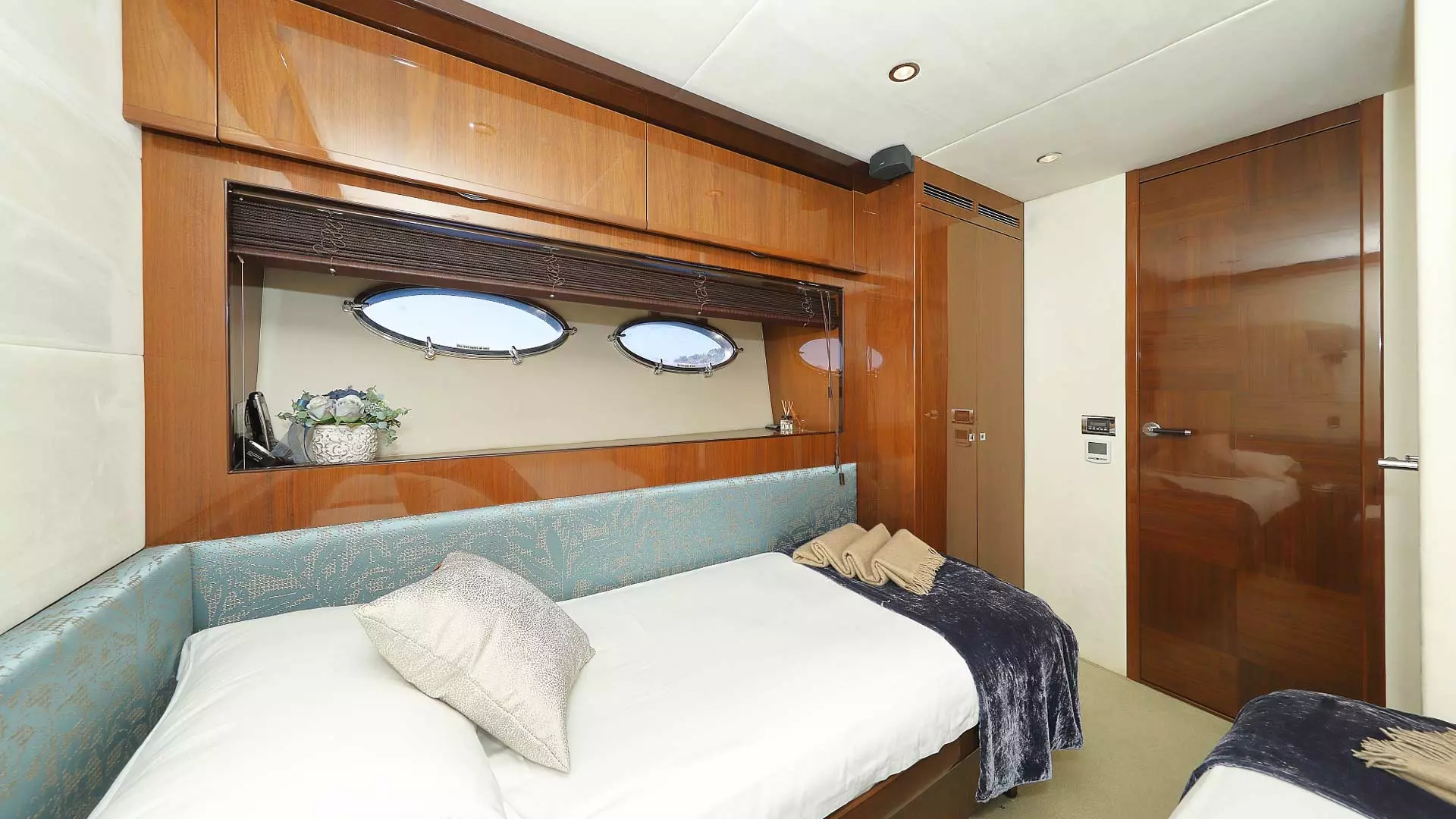 22-convertible-cabin-detail.jpg