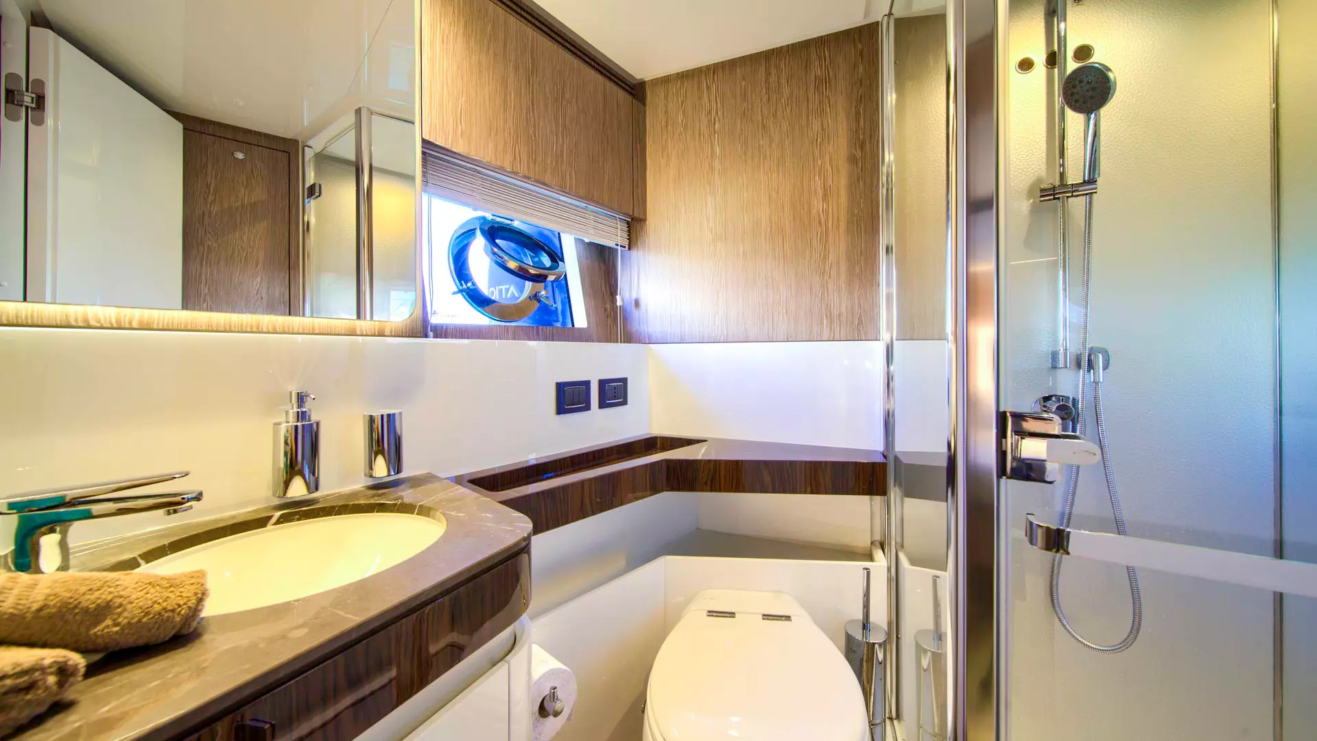 28-Azimut-S7-bathroom _.JPG