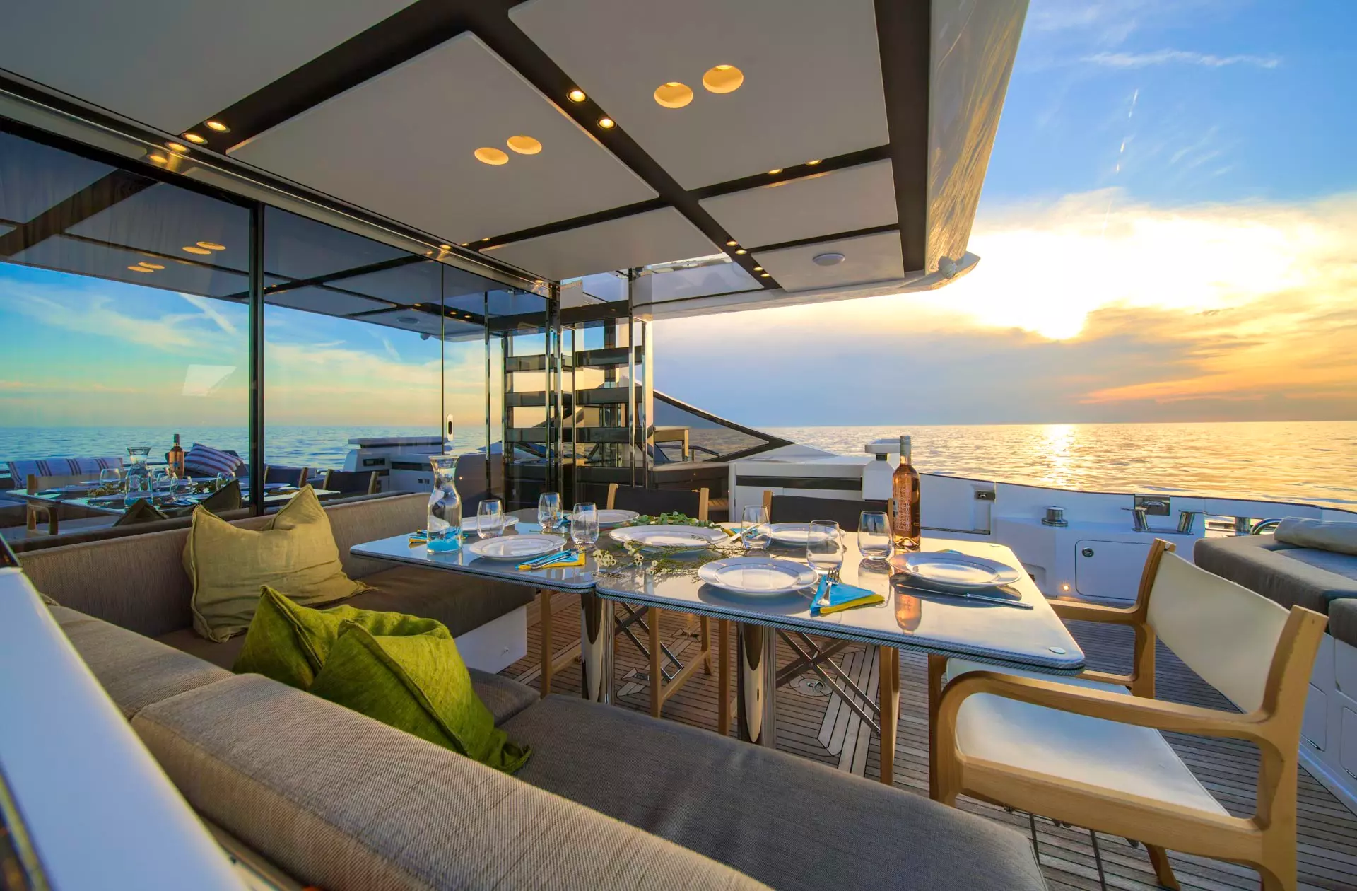 12-Azimut-S7-aft-dining-area _.JPG