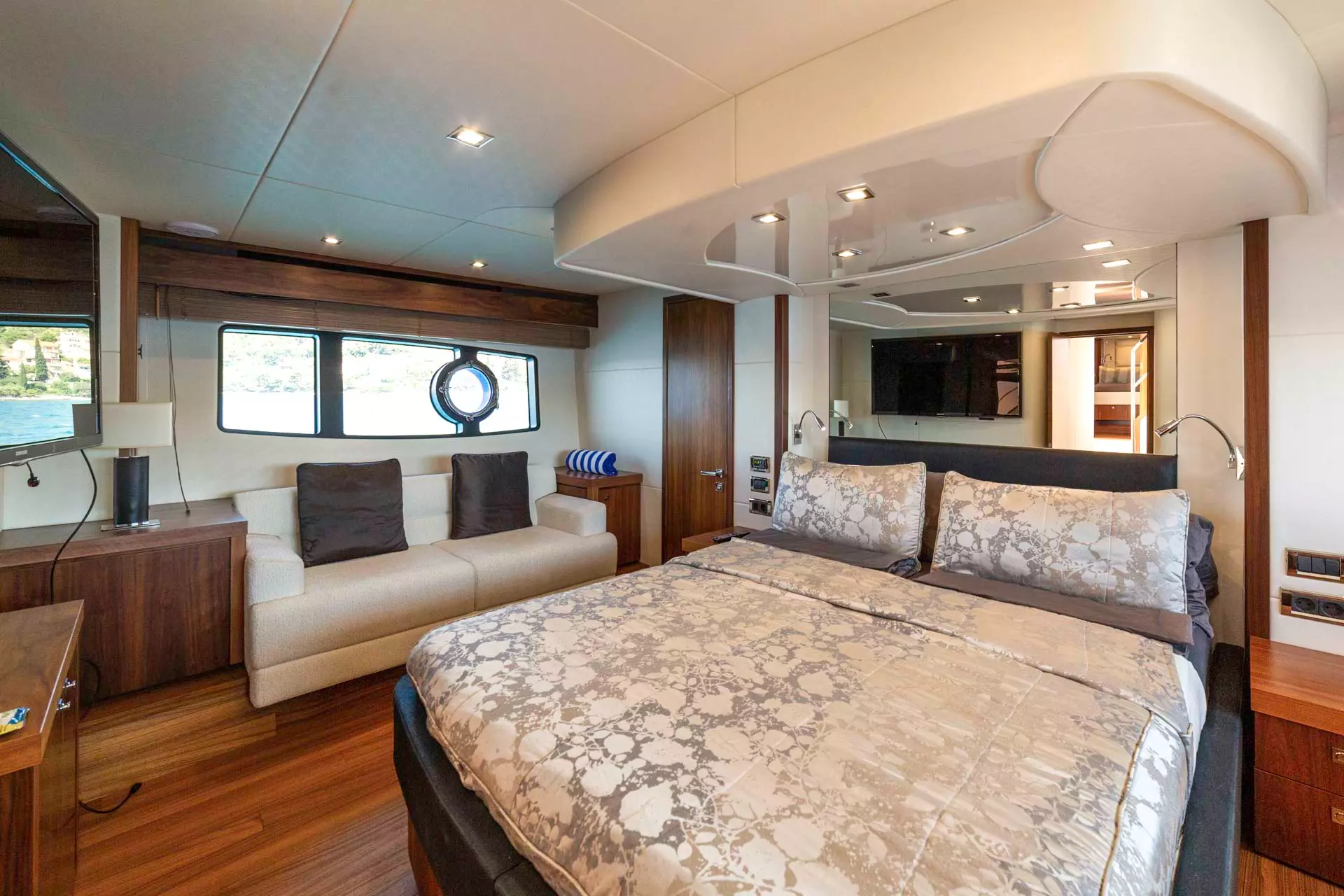 20-2-Drunk-Master-cabin_.JPG