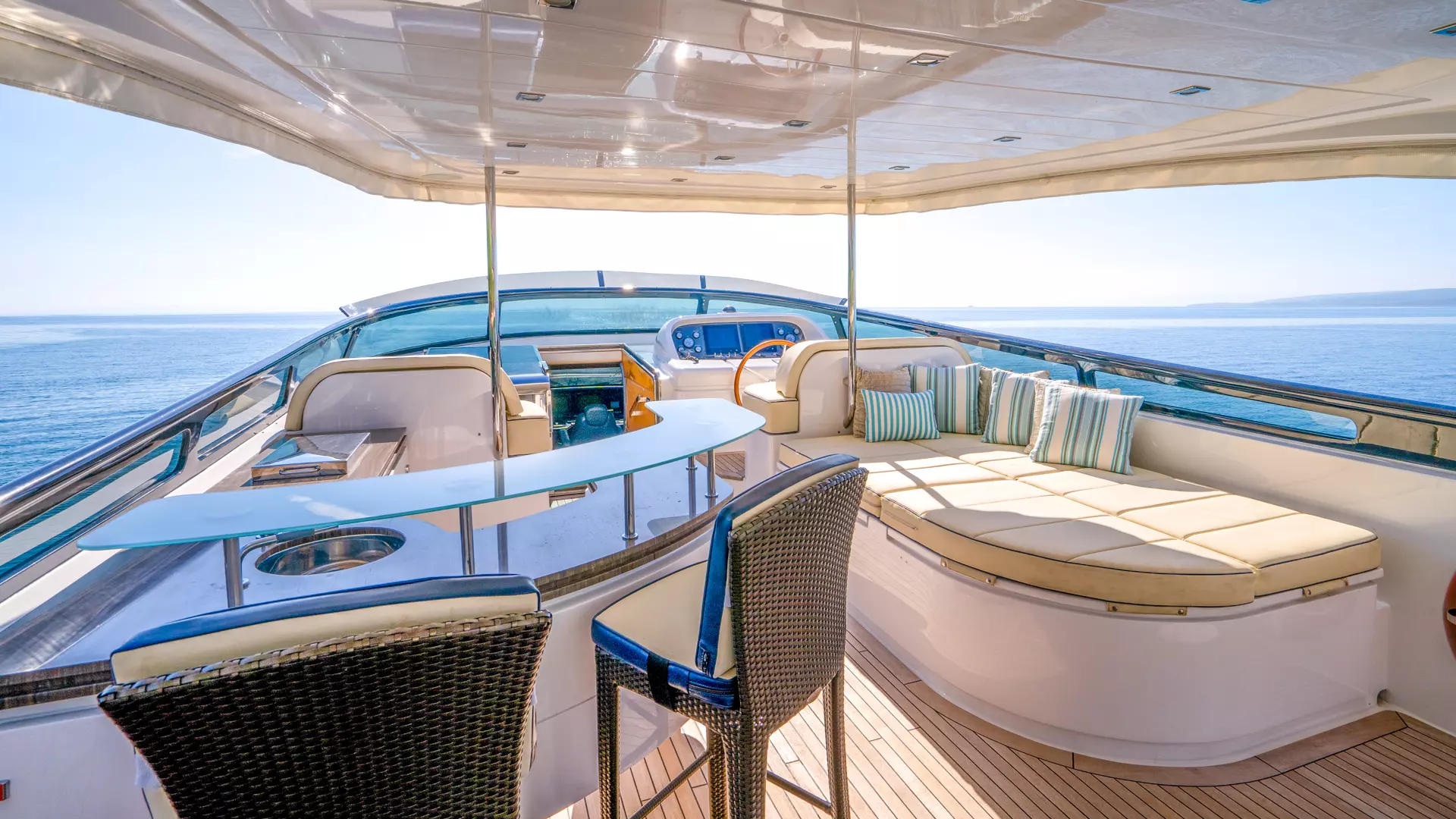 09-Cynthia-flybridge_.jpg