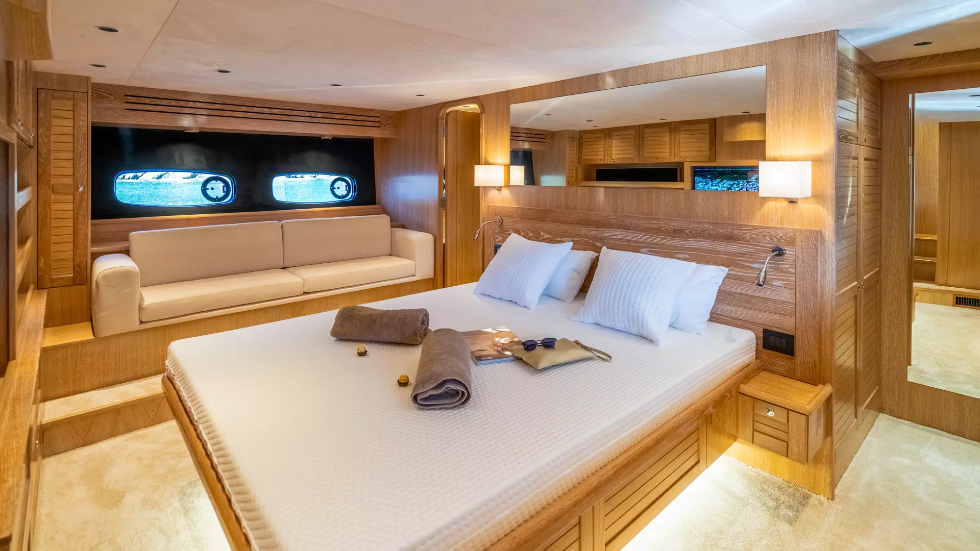 19-Cloud-9-Master-cabin_.jpg