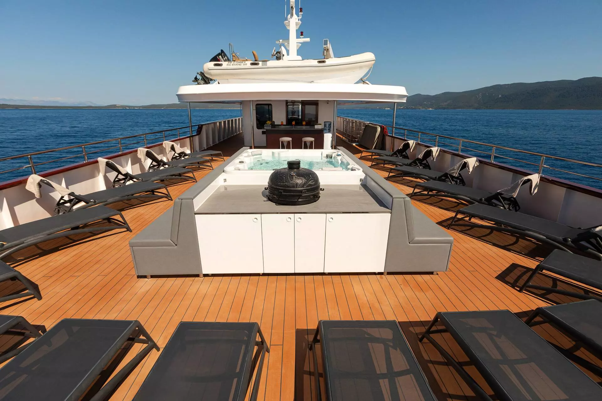 21. YOLO Jacuzzi and sun loungers - Sun deck Stern.jpg