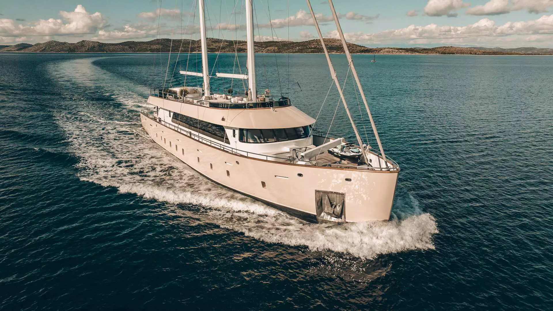 2. MAXITA Cruising.jpg