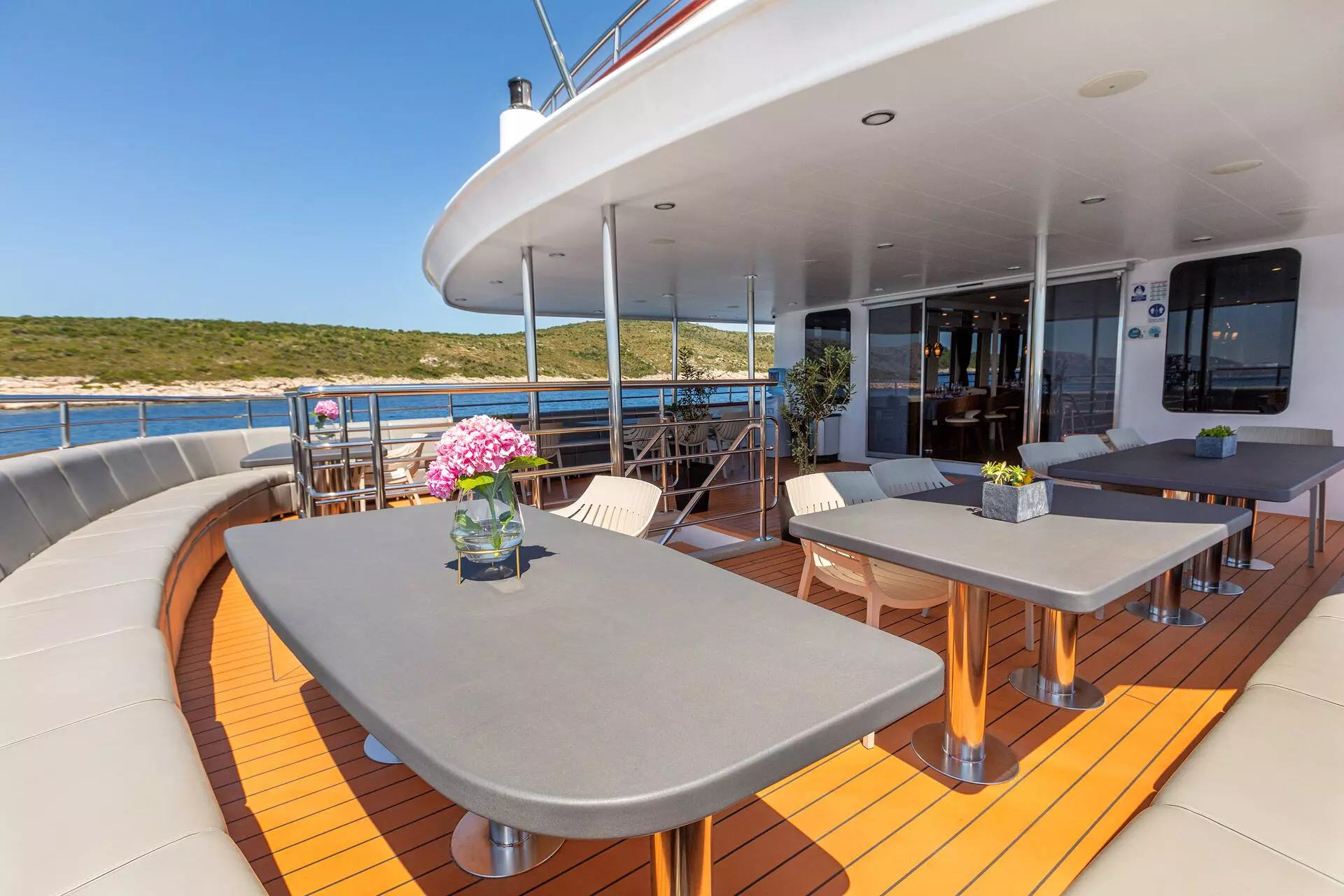 32. YOLO Al fresco dinning - Upper deck Aft.jpg
