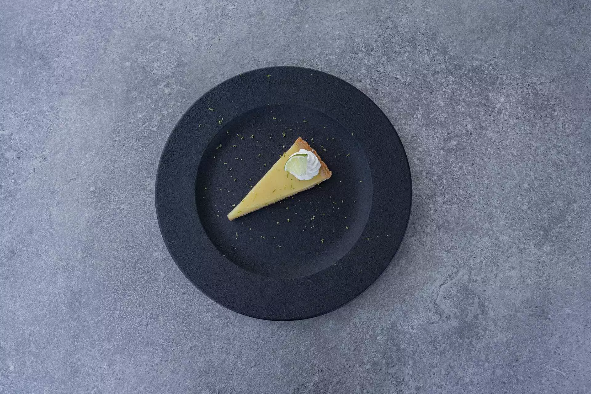 03 - Exterior Upper Deck Aft (3a) - Dining (10).jpg