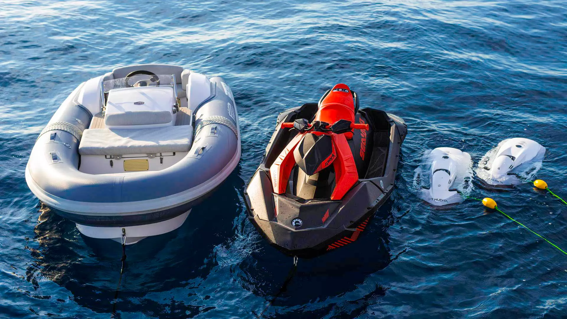 07-Azimut-S7-water-toys _.JPG