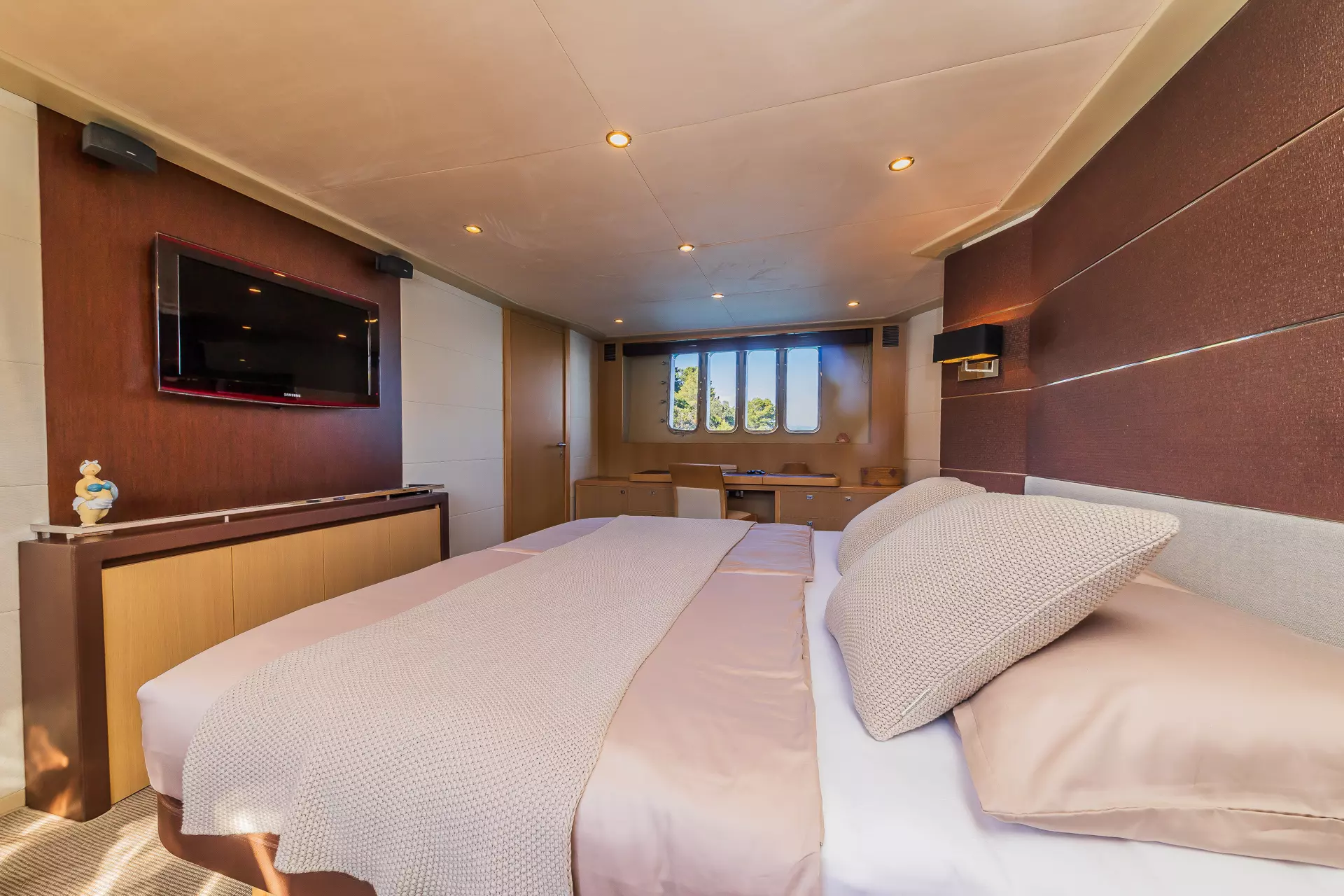 27-Gitana-II-Master-cabin-view_.jpg