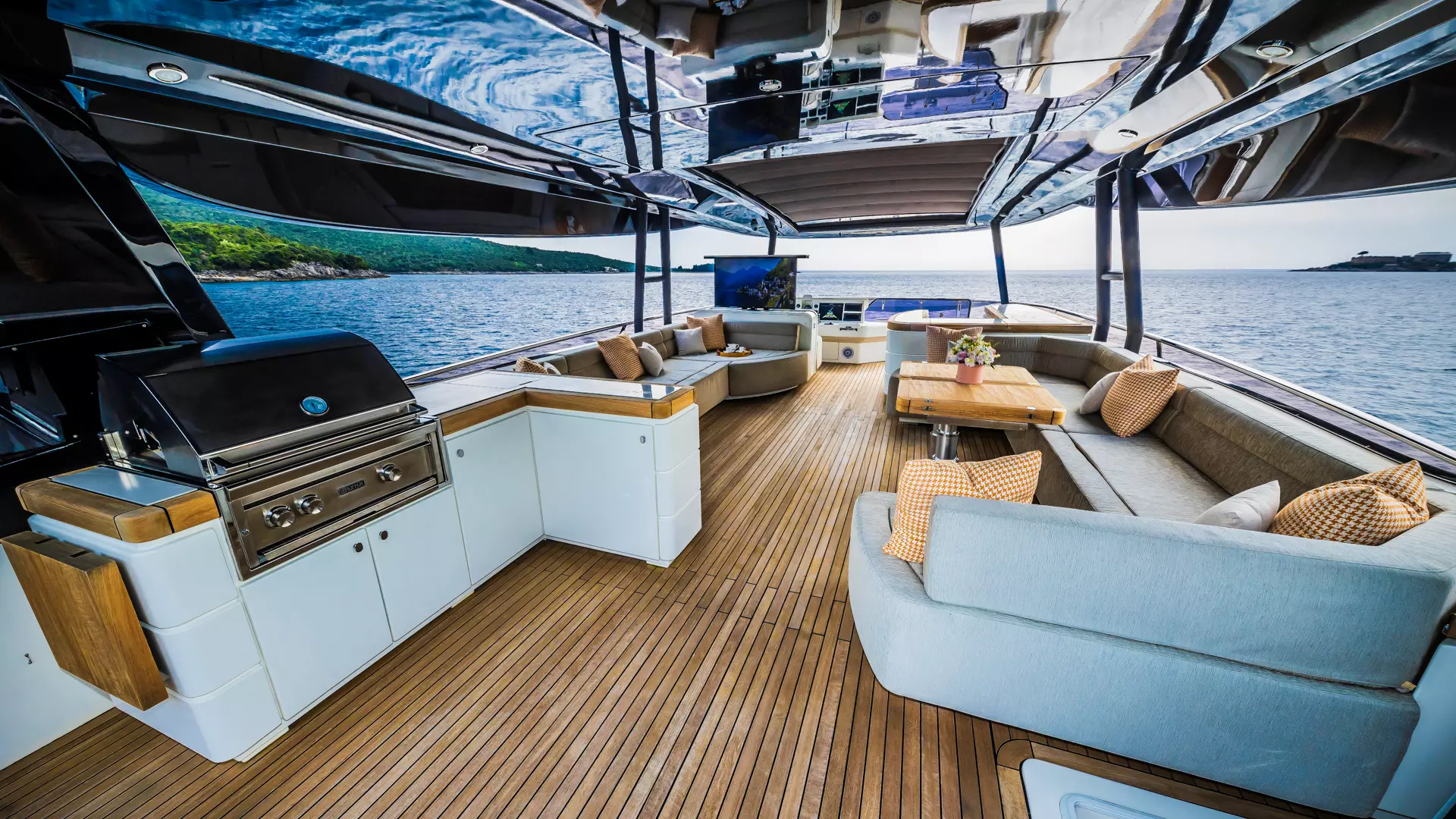 07-GIORGIO-flybridge-view-towards-bow_.JPG