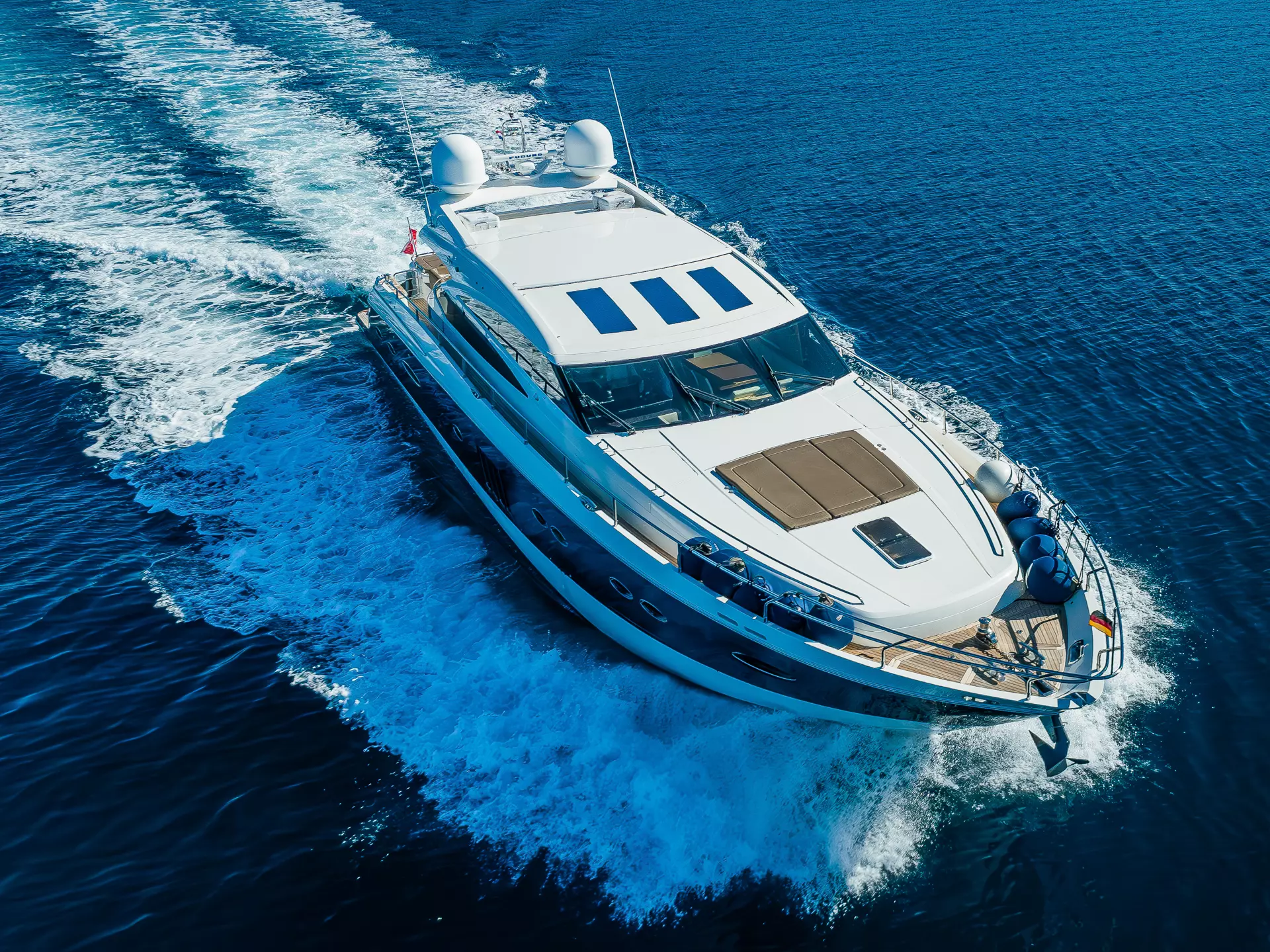 05-Gitana-II-front-speeding_.jpg