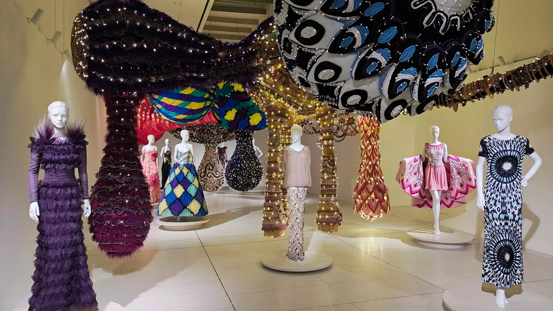 VENUS: An Artistic Reinterpretation of Valentino Garavani’s Fashion