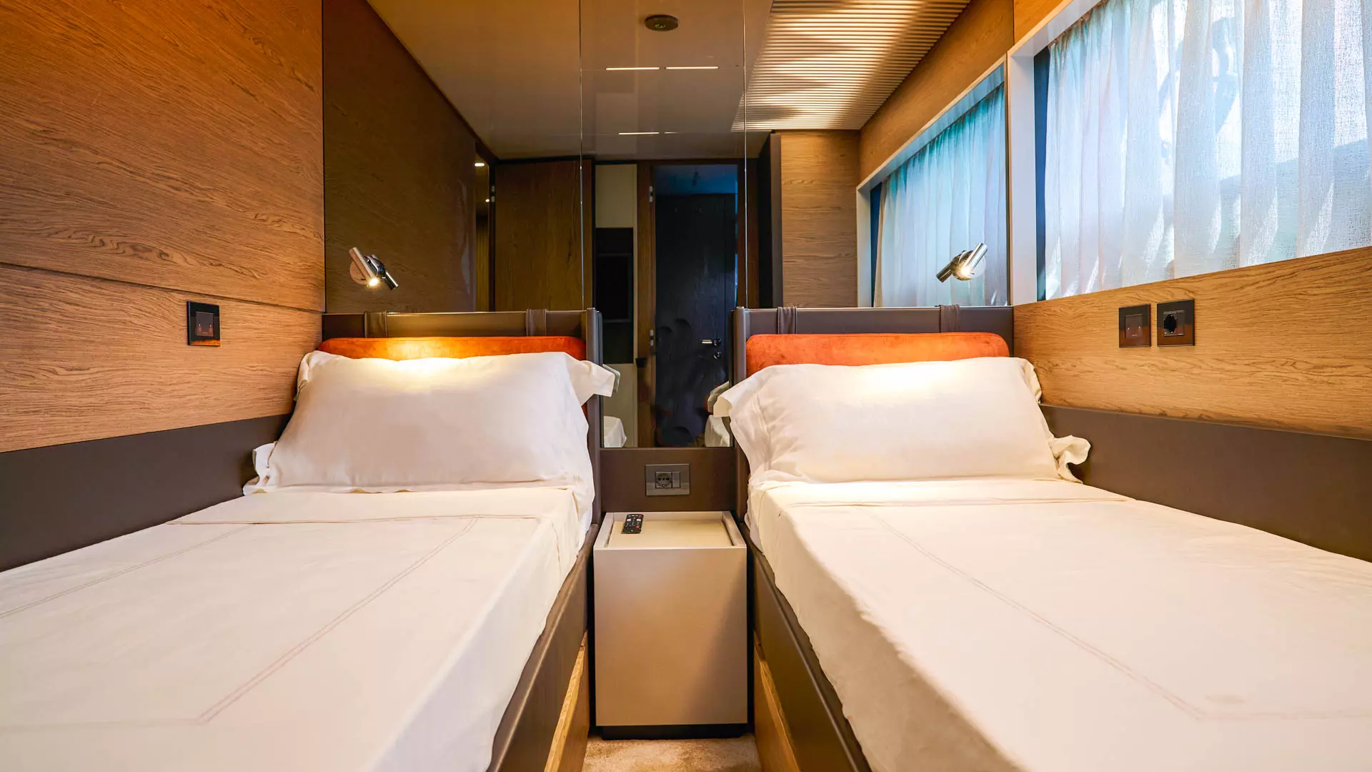 26-Madra-II-Twin-cabin_.jpg