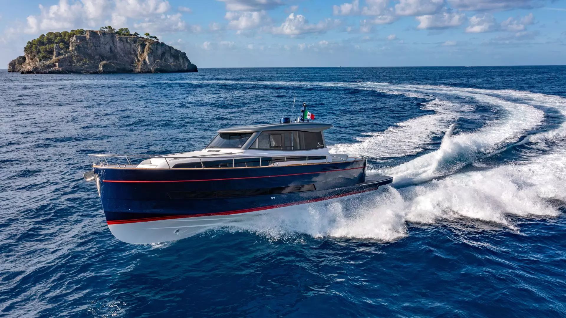 Apreamare Gozzo 48 Cabin side view cruising