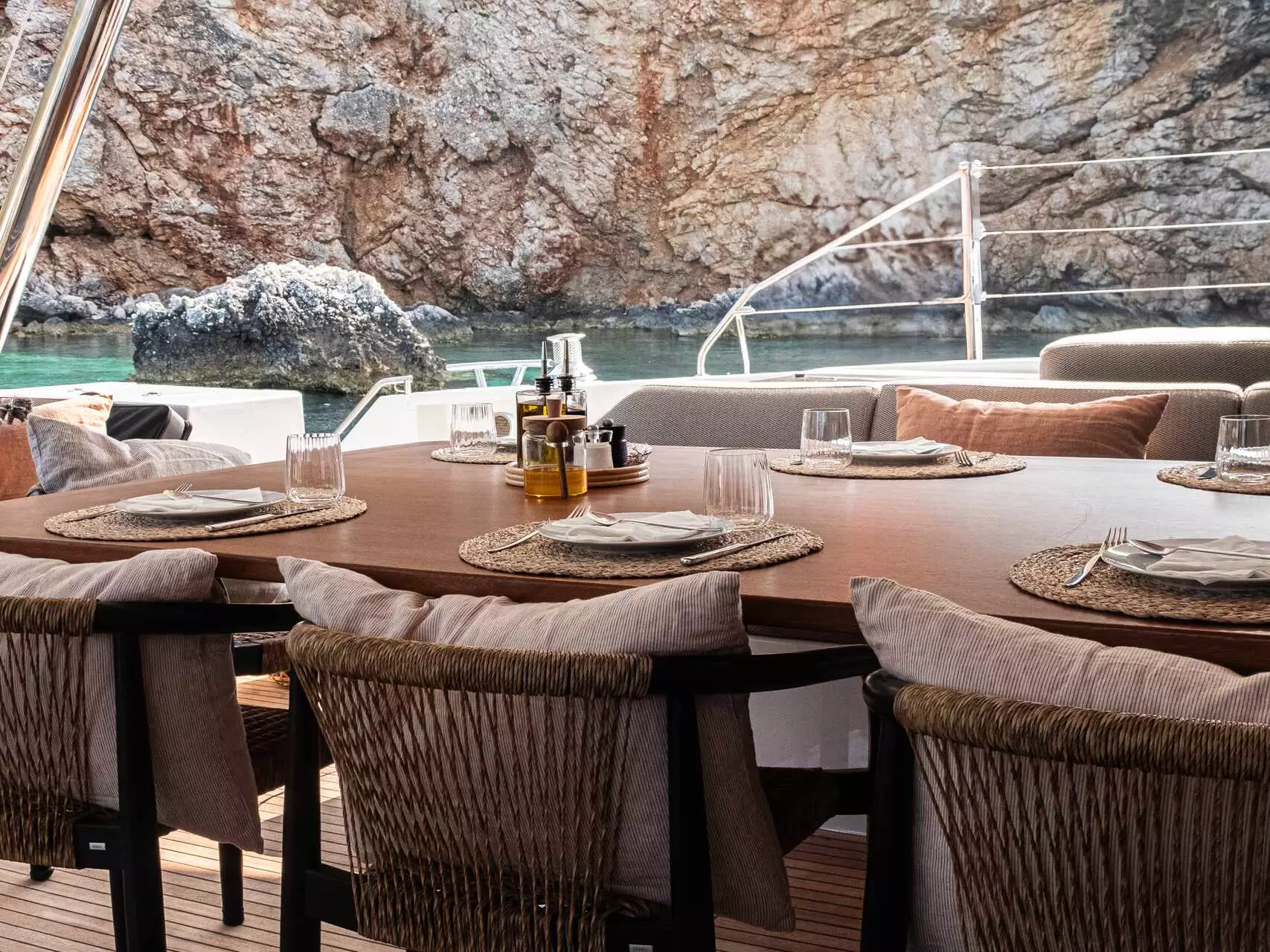 20solomar-outdoor dining.jpg