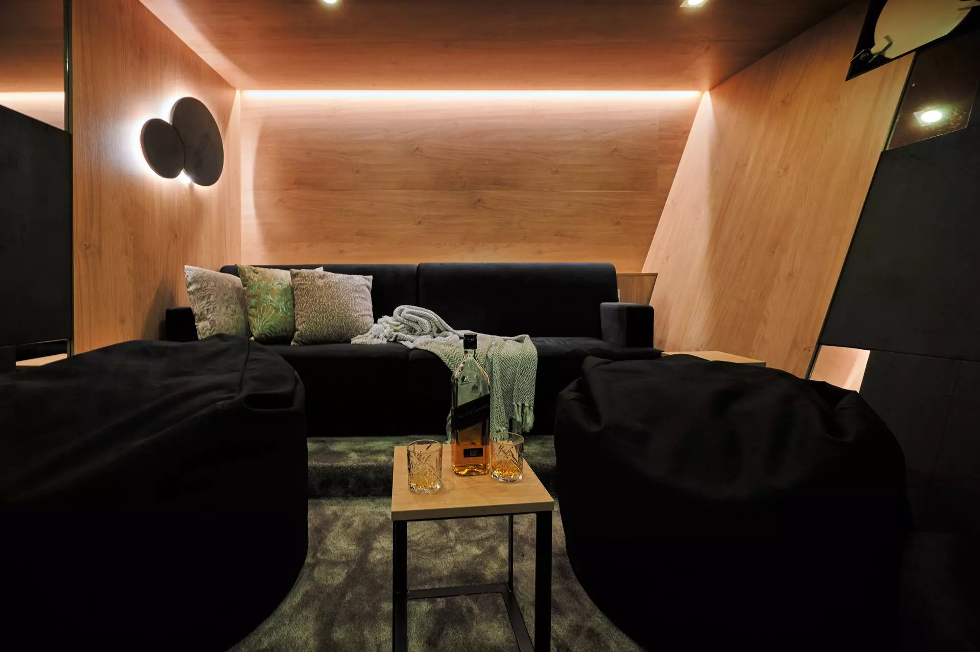 05 - Interior - Amenities - 02 - Cinema (4).jpg