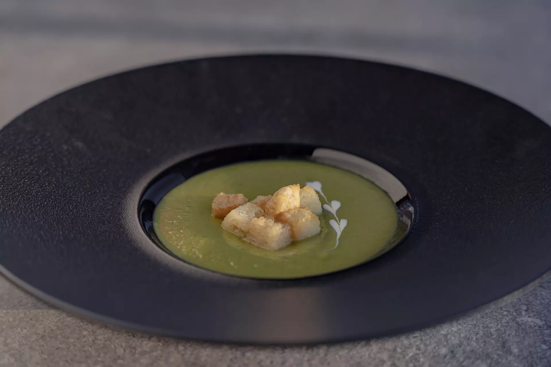 03 - Exterior Upper Deck Aft (3a) - Dining (8).jpg