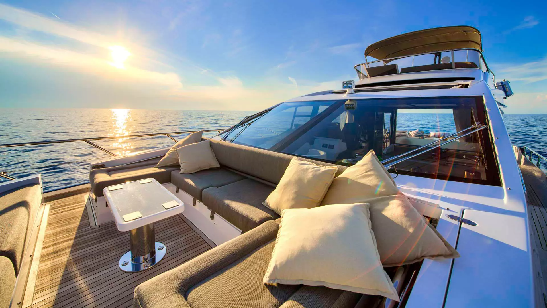 09-Azimut-S7-front-al-fresco-table _.JPG