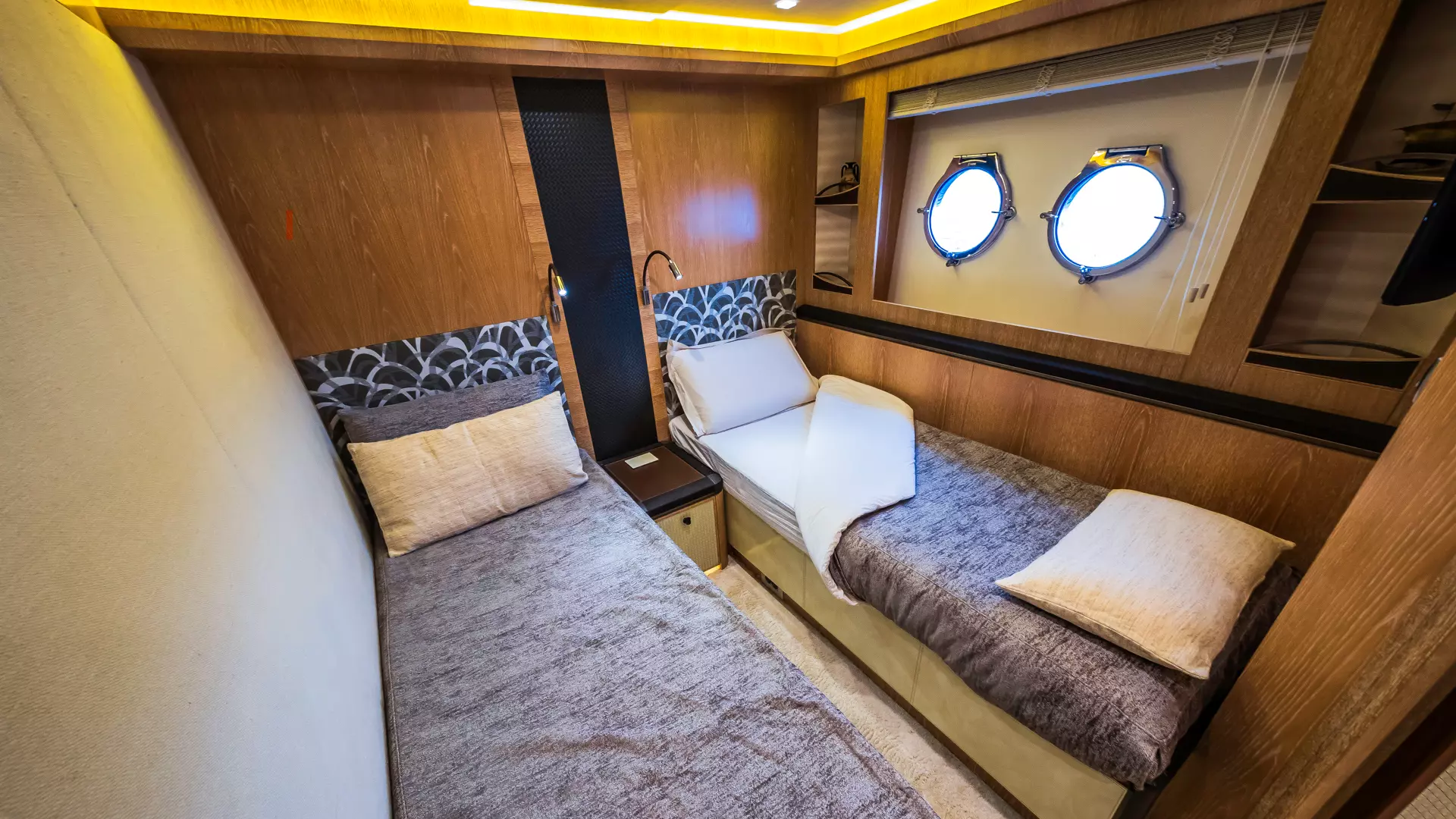24-GIORGIO-convertible-cabin_.JPG