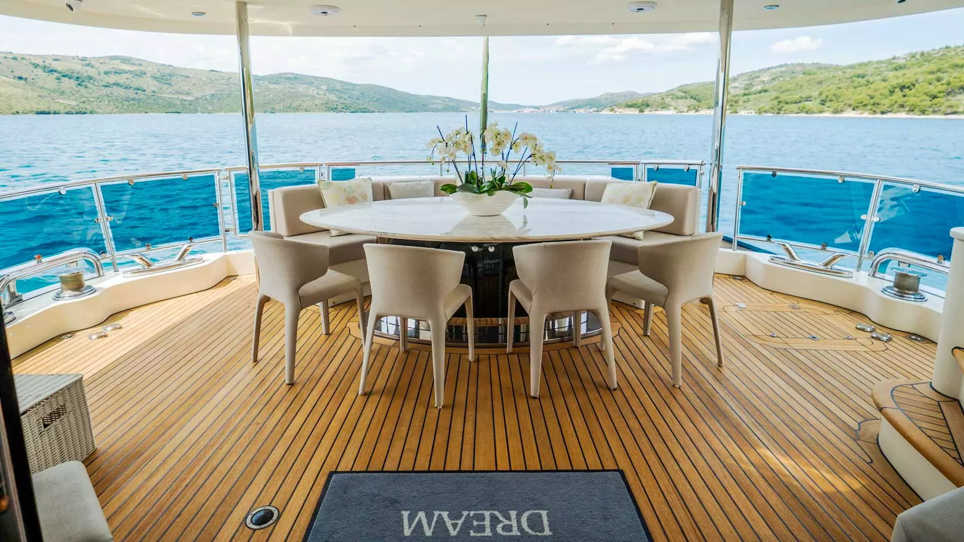 09-Dream-alfresco-table__.jpg