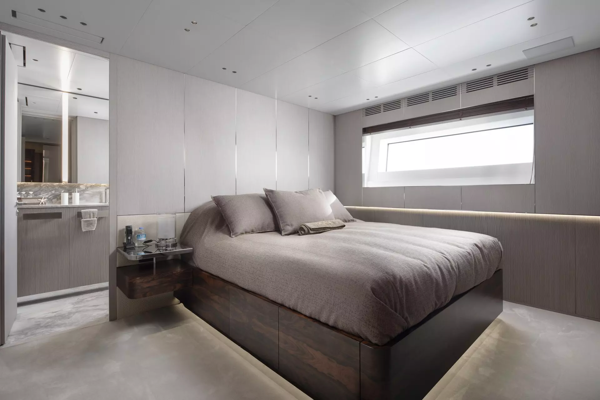 20 LEXSEA_33.VIP Stateroom.jpg