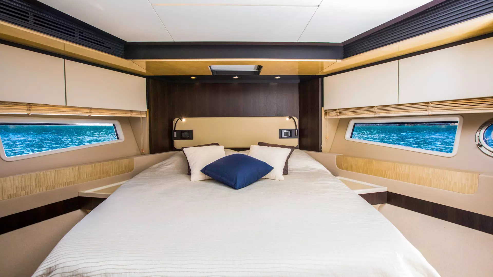 16-Tamara-II-VIP-cabin.JPG