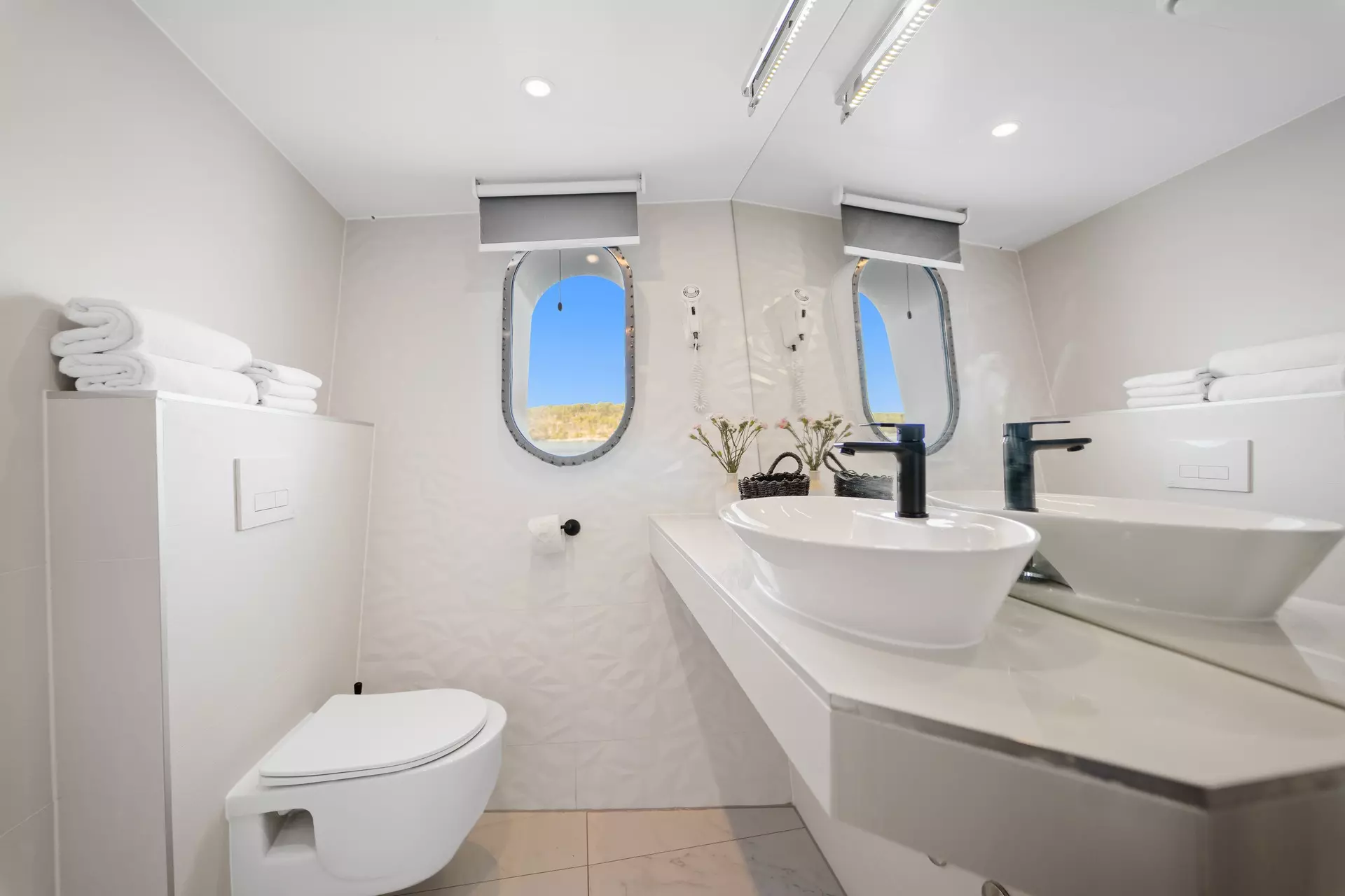 77. ALFA MARIO Convertible cabin en suite - Main deck.jpg